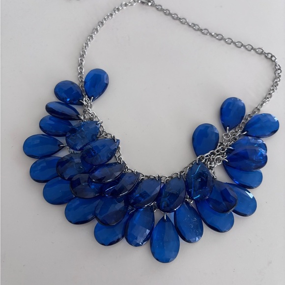 Elegant Blue Statement Necklace - Picture 1 of 2